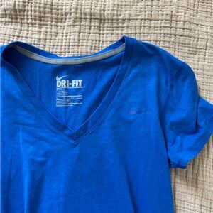 Adorable Nike dri fit workout top💖💖💖